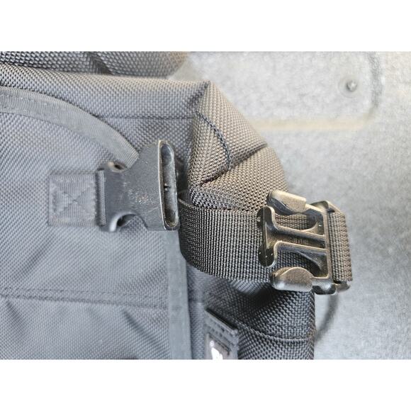 Lightly Used - Timbuk2 Smaller Photography Messenger Bag - Black EUC - Picture 3 of 16